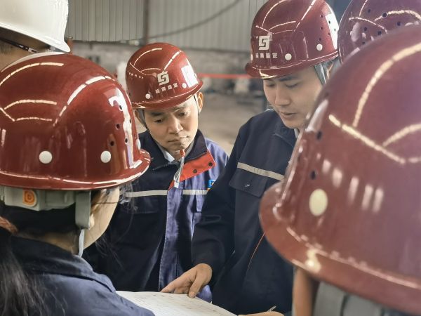 朱總、張博項目現(xiàn)場觀摩：上海君康工貿(mào)指定房屋安全性檢測1
